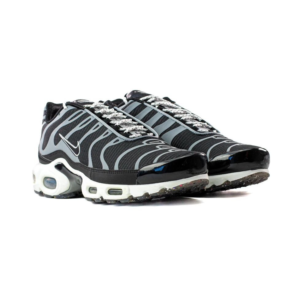 nike_air_max_plus_tn_black_metallic_silver_2021_2