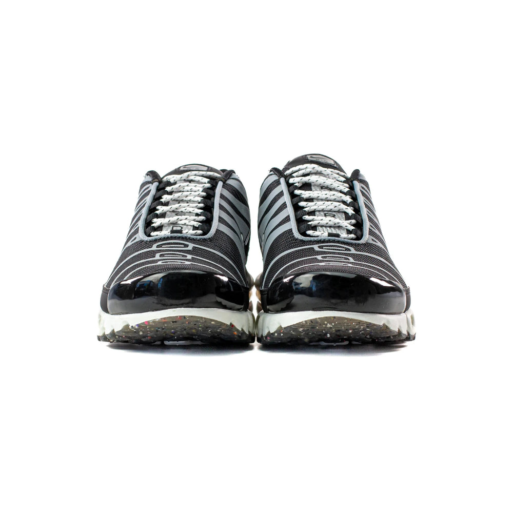 nike_air_max_plus_tn_black_metallic_silver_2021_5