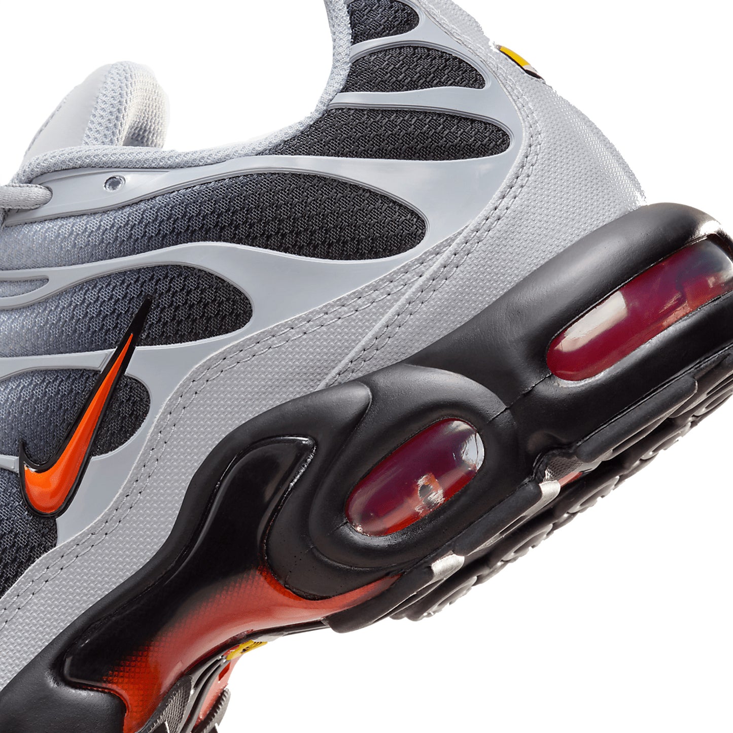 Nike-Air-Max-Plus-TN-Wolf-Grey-Picante-Red-midsole