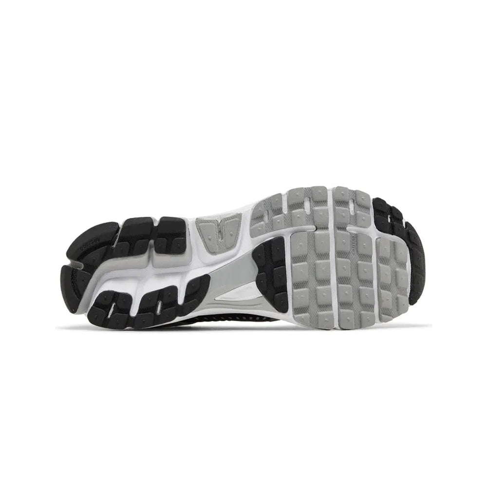 Nike-Air-Zoom-Vomero-5-Metallic-Silver-Black-5