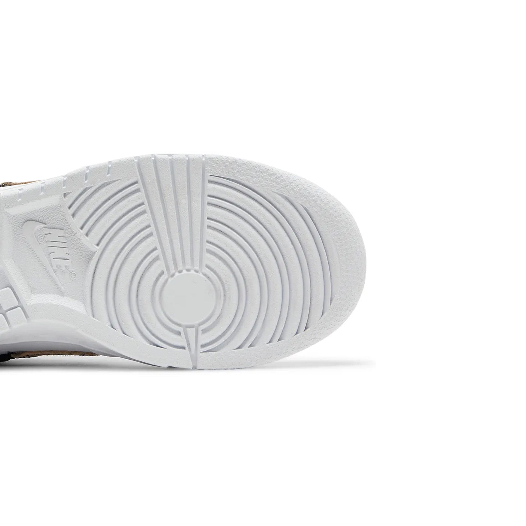 Nike-Dunk-Low-SE-‘Animal-Instinct’-White-sole-close-up