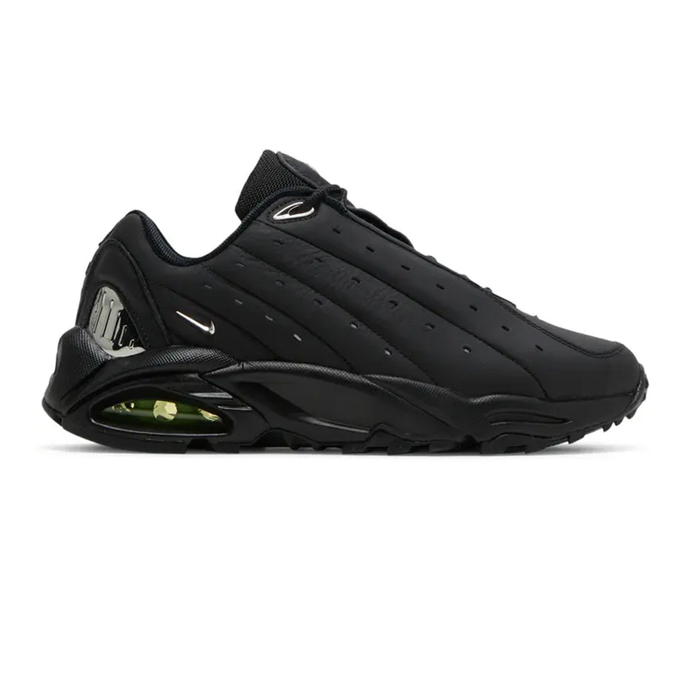 Nike-Hot-Step-Air-Terra-X-Drake-NOCTA-Triple-Black-2022-1