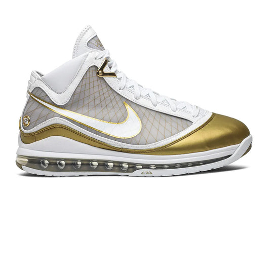 Nike-LeBron-7-‘China-Moon’-(2020)-side