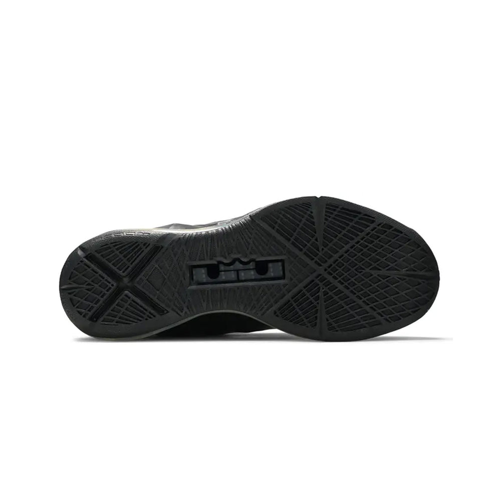 Nike-LeBron-X-Carbon-2012-4