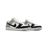 Nike-SB-Dunk-Low-‘Chlorophyll’-(2022)-2
