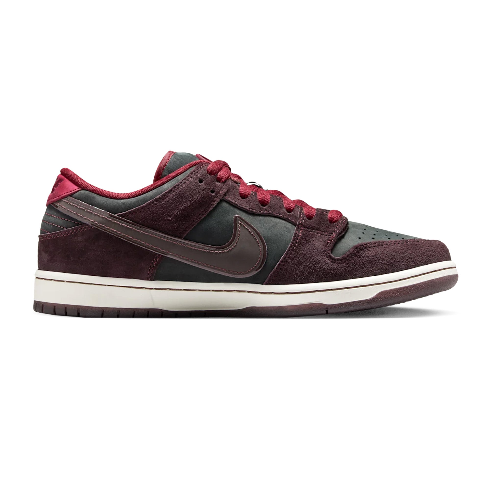 Nike-SB-Dunk-Low-'Riot-Skateshop'-(2025)-side