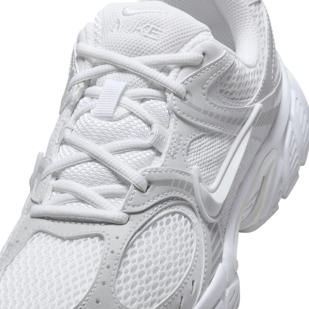 nike_v5_rnr_white_metallic_silver_2025_7