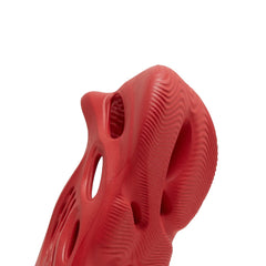 Yeezy-Foam-Runner-‘Vermillion’-heel-close-up